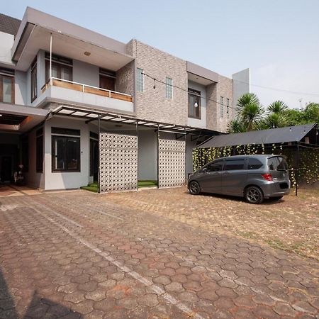 Reddoorz Plus Near Kelapa Dua Kebon Jeruk Jakarta Exteriér fotografie