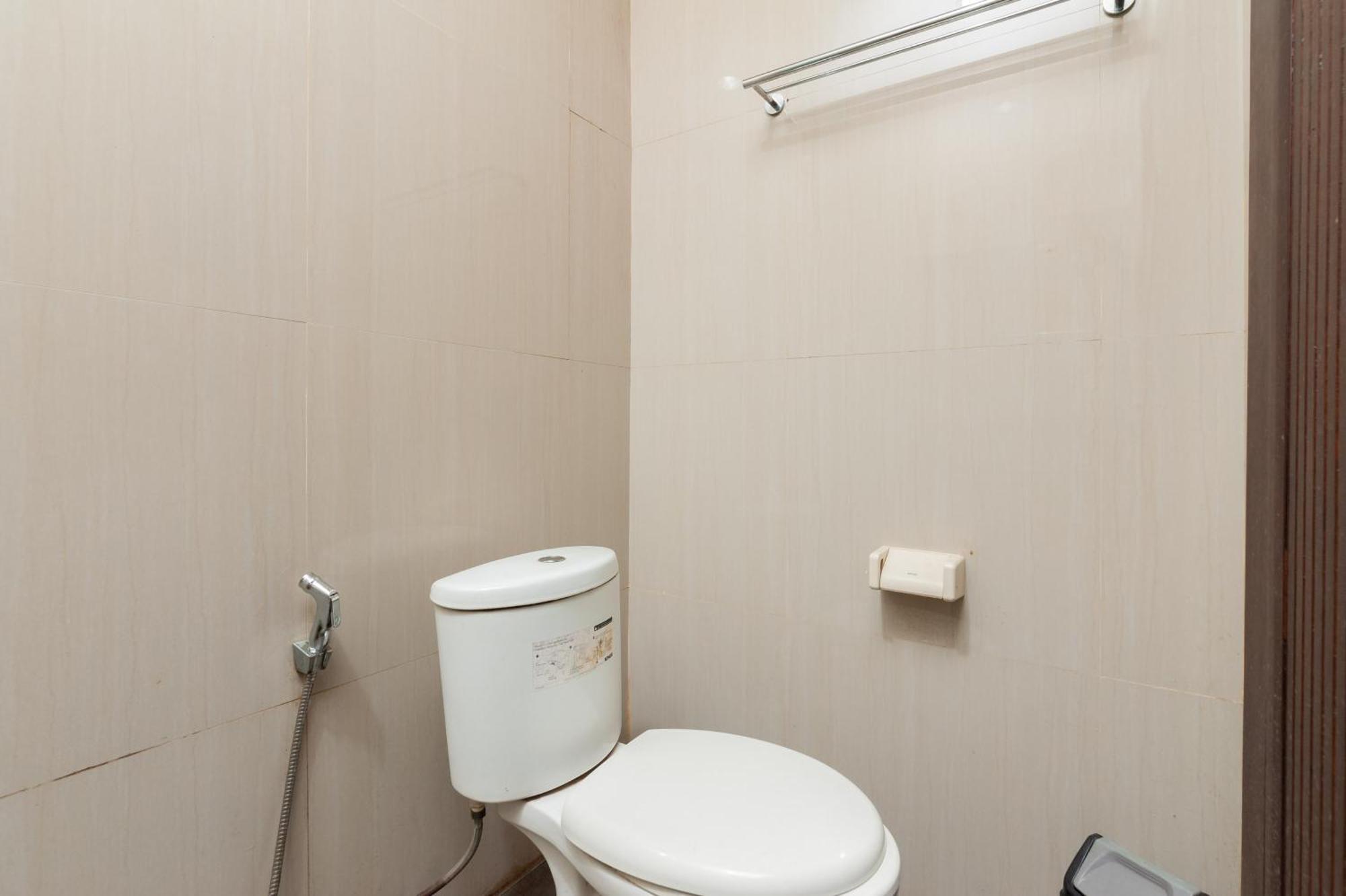 Reddoorz Plus Near Kelapa Dua Kebon Jeruk Jakarta Exteriér fotografie
