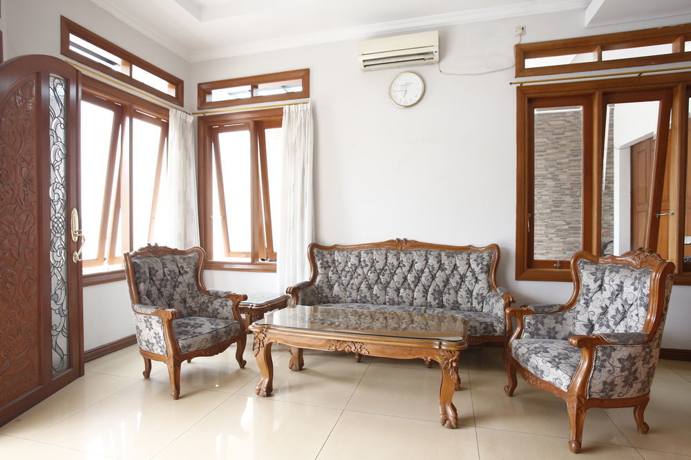 Reddoorz Plus Near Kelapa Dua Kebon Jeruk Jakarta Exteriér fotografie