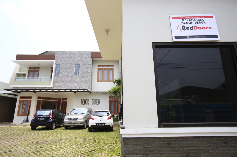 Reddoorz Plus Near Kelapa Dua Kebon Jeruk Jakarta Exteriér fotografie
