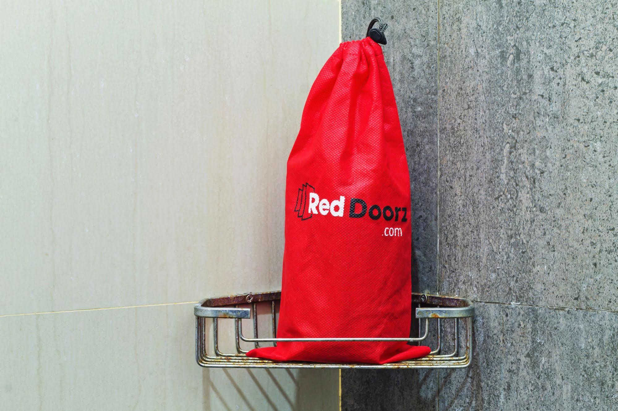 Reddoorz Plus Near Kelapa Dua Kebon Jeruk Jakarta Exteriér fotografie