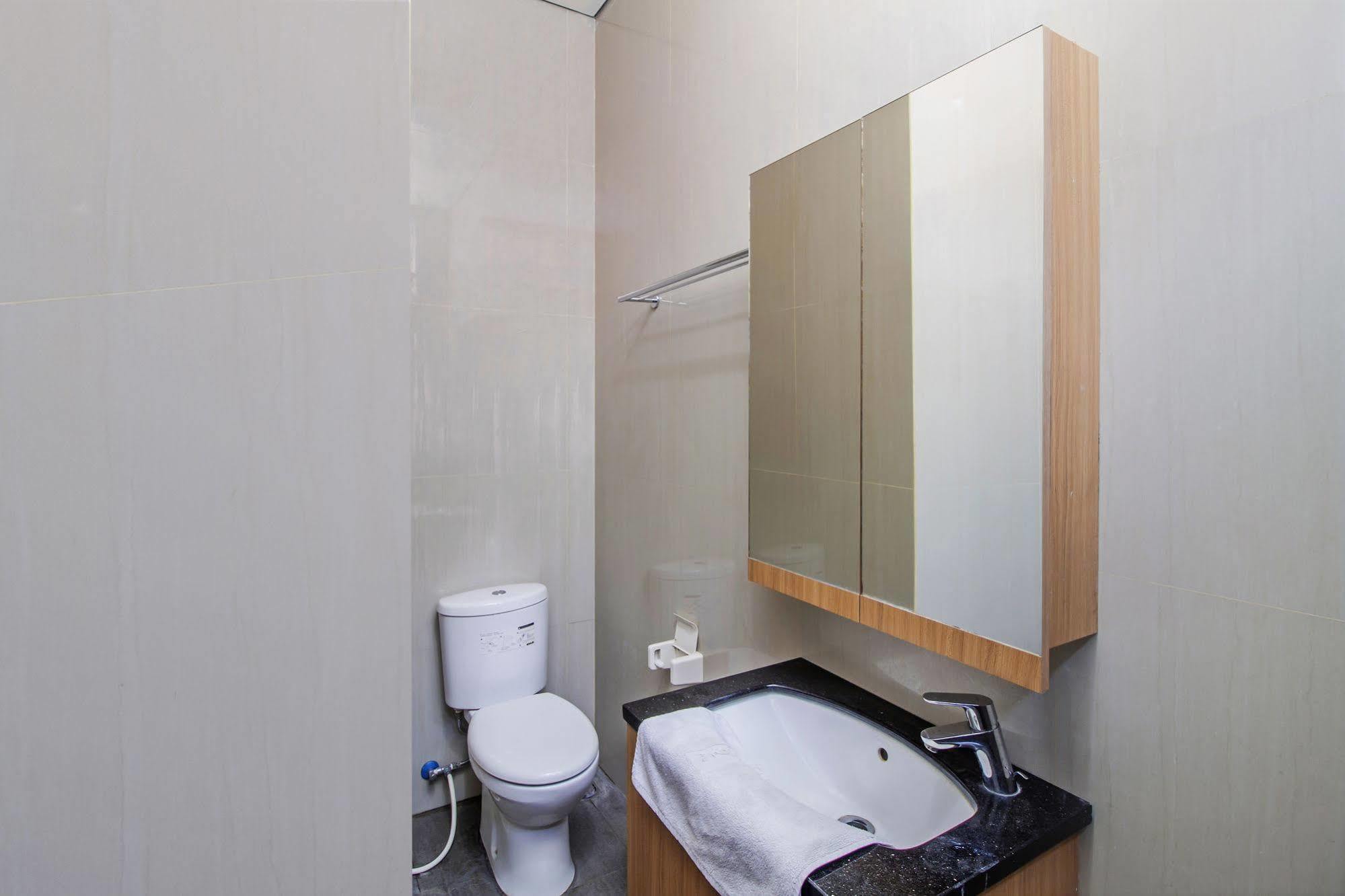Reddoorz Plus Near Kelapa Dua Kebon Jeruk Jakarta Exteriér fotografie