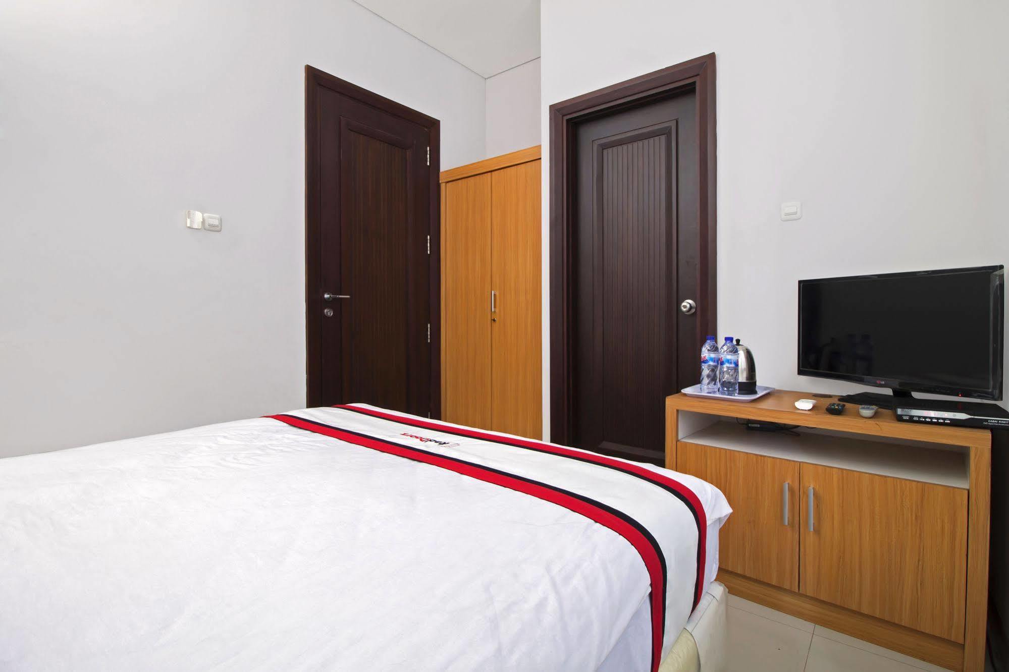 Reddoorz Plus Near Kelapa Dua Kebon Jeruk Jakarta Exteriér fotografie